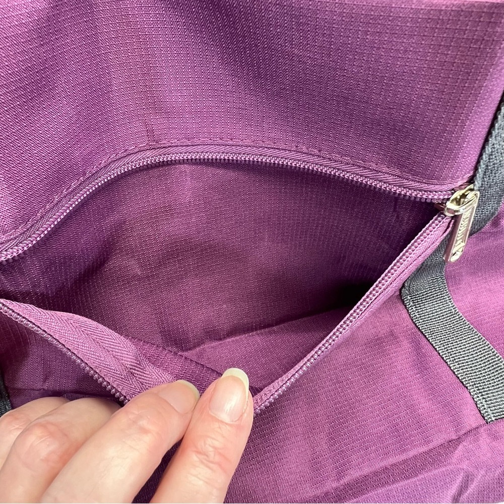 🔥FINAL PRICE🔥TRAVEL/GYM BAG Lightweight-folds small Narwey-EUC - Picture 8 of 16